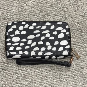 A New Day Black and White Patterned Wristlet
